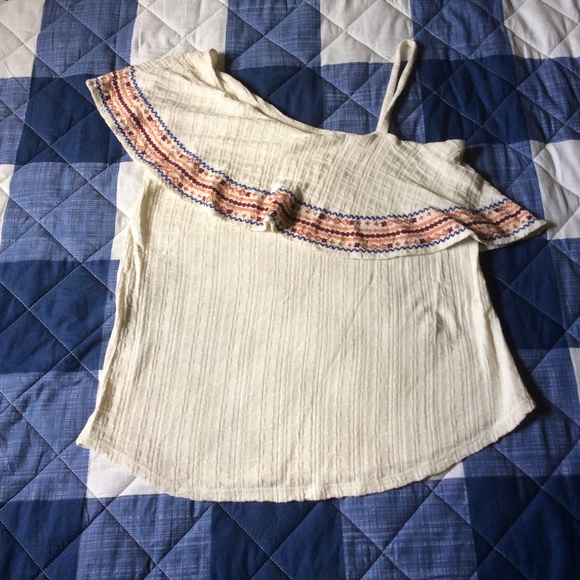 Embroidered Top - Picture 2 of 4
